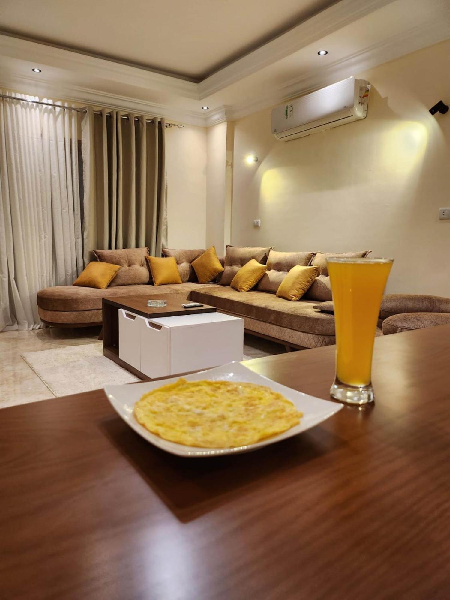 Wa Set Luxor Apartment Luaran gambar